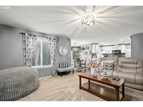 1227 E Reid Court La Center WA 98629