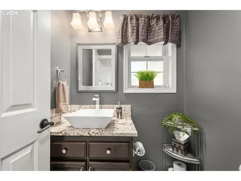 1227 E Reid Court La Center WA 98629