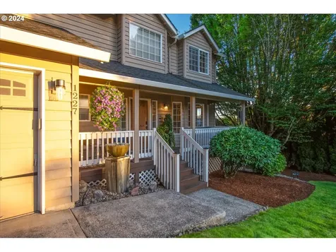 1227 E Reid Court La Center WA 98629