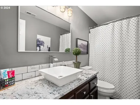 1227 E Reid Court La Center WA 98629