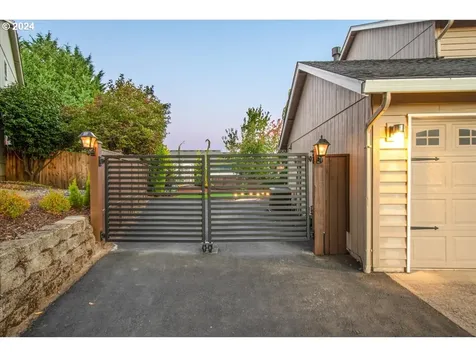 1227 E Reid Court La Center WA 98629