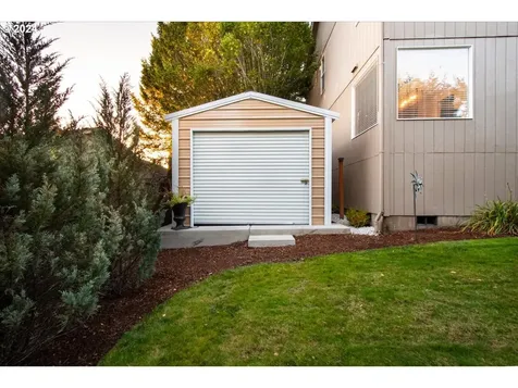 1227 E Reid Court La Center WA 98629