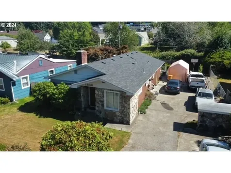2640 Gardens Avenue Reedsport OR 97467