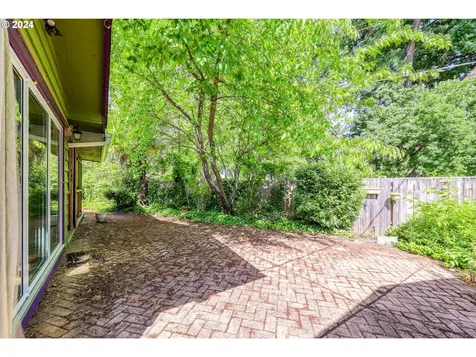1895 Fillmore Street Eugene OR 97405
