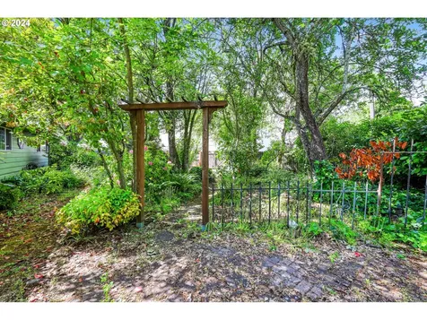 1895 Fillmore Street Eugene OR 97405