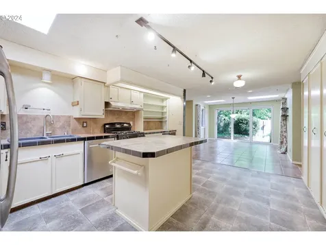 1895 Fillmore Street Eugene OR 97405
