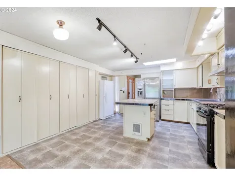1895 Fillmore Street Eugene OR 97405