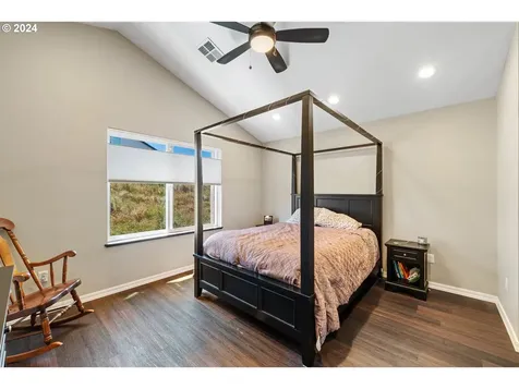 2130 Pine Street North Bend OR 97459
