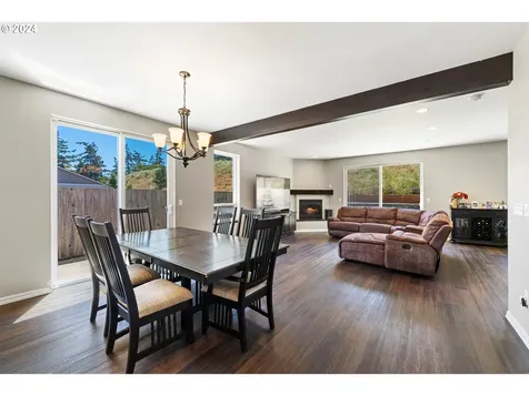 2130 Pine Street North Bend OR 97459