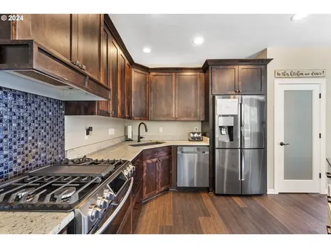 2130 Pine Street North Bend OR 97459