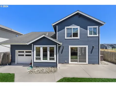 2130 Pine Street North Bend OR 97459