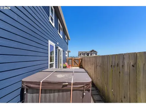2130 Pine Street North Bend OR 97459