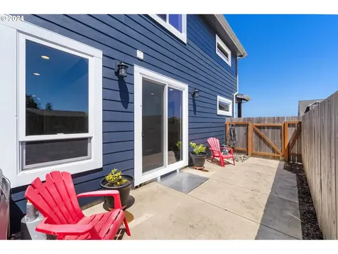2130 Pine Street North Bend OR 97459