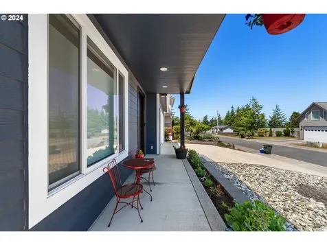 2130 Pine Street North Bend OR 97459