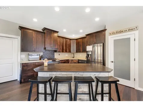 2130 Pine Street North Bend OR 97459