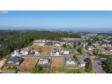2130 Pine Street North Bend OR 97459