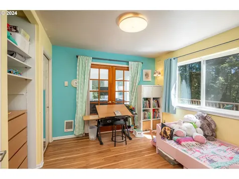 5512 Collins Loop Florence OR 97439