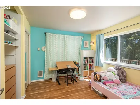 5512 Collins Loop Florence OR 97439