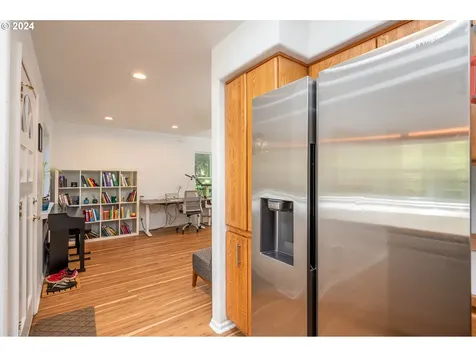 5512 Collins Loop Florence OR 97439