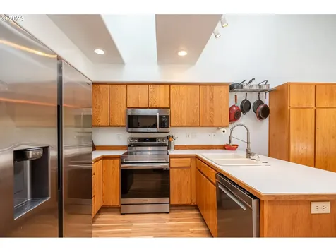5512 Collins Loop Florence OR 97439