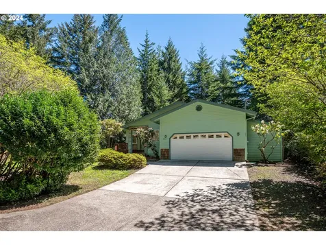 5512 Collins Loop Florence OR 97439