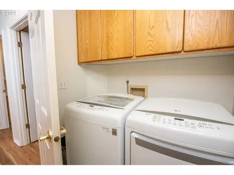 5512 Collins Loop Florence OR 97439