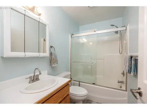 5512 Collins Loop Florence OR 97439