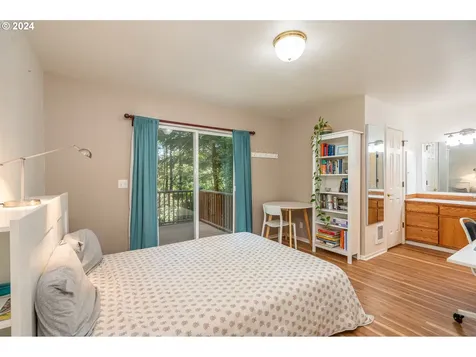 5512 Collins Loop Florence OR 97439