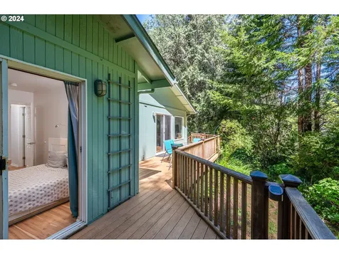 5512 Collins Loop Florence OR 97439