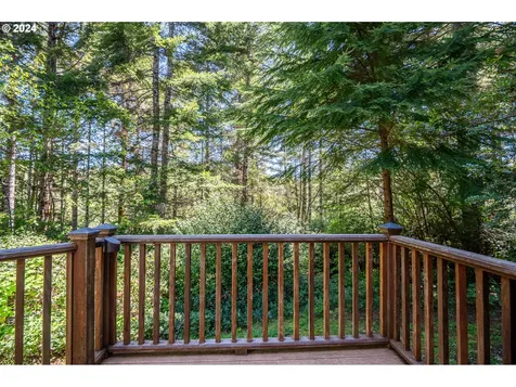 5512 Collins Loop Florence OR 97439