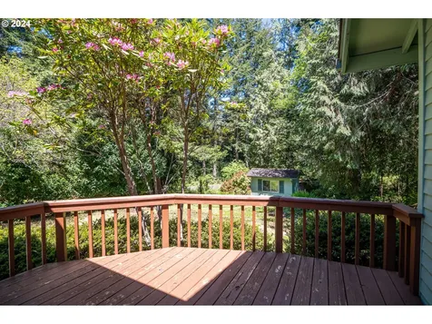 5512 Collins Loop Florence OR 97439