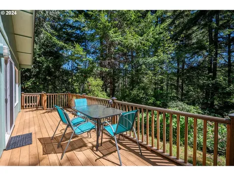 5512 Collins Loop Florence OR 97439
