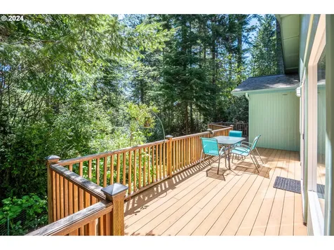 5512 Collins Loop Florence OR 97439