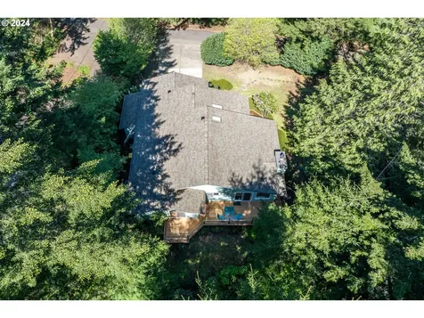 5512 Collins Loop Florence OR 97439