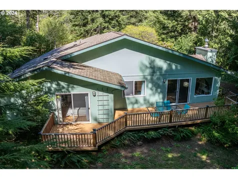 5512 Collins Loop Florence OR 97439