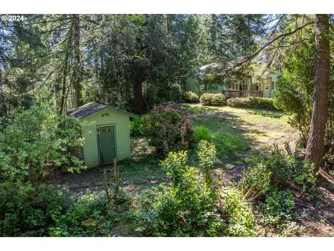 5512 Collins Loop Florence OR 97439