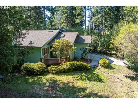 5512 Collins Loop Florence OR 97439