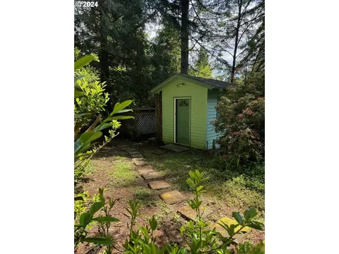 5512 Collins Loop Florence OR 97439