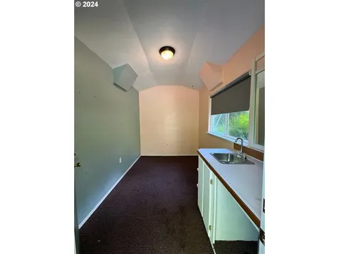 5512 Collins Loop Florence OR 97439
