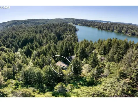 5512 Collins Loop Florence OR 97439
