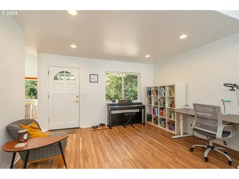 5512 Collins Loop Florence OR 97439