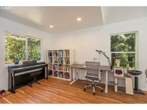 5512 Collins Loop Florence OR 97439