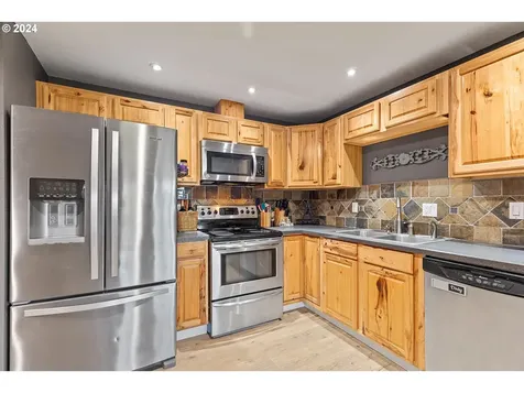 3825 SE 6th Street Gresham OR 97080