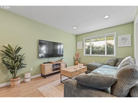 3825 SE 6th Street Gresham OR 97080
