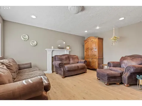3825 SE 6th Street Gresham OR 97080