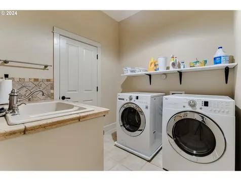 3333 Bentley Avenue Eugene OR 97405
