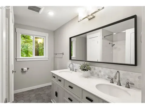 1330 SW Taylors Ferry Court Portland OR 97219