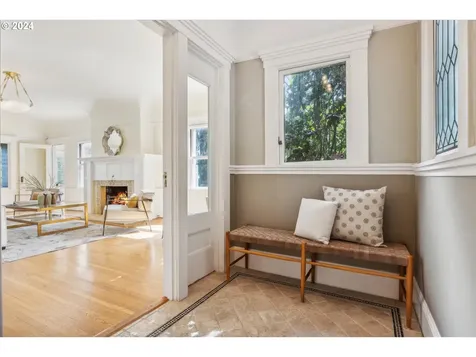 3639 NW Thurman Street Portland OR 97210