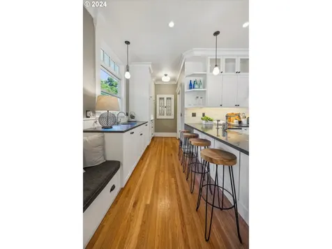3639 NW Thurman Street Portland OR 97210