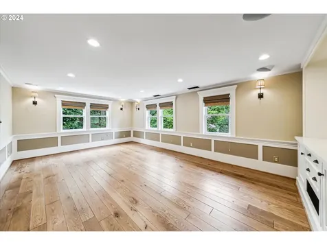 3639 NW Thurman Street Portland OR 97210